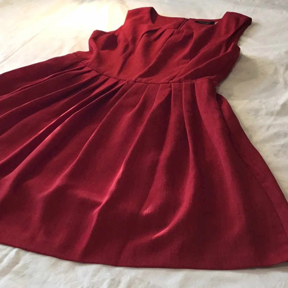 Elegant Red Ellen Tracy Sleeveless fully lined Dress. Size 14. Side pockets. - Picture 15 of 16